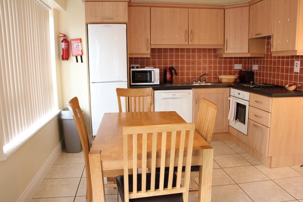 Donegan Court Aparthotel Galway Kamer foto