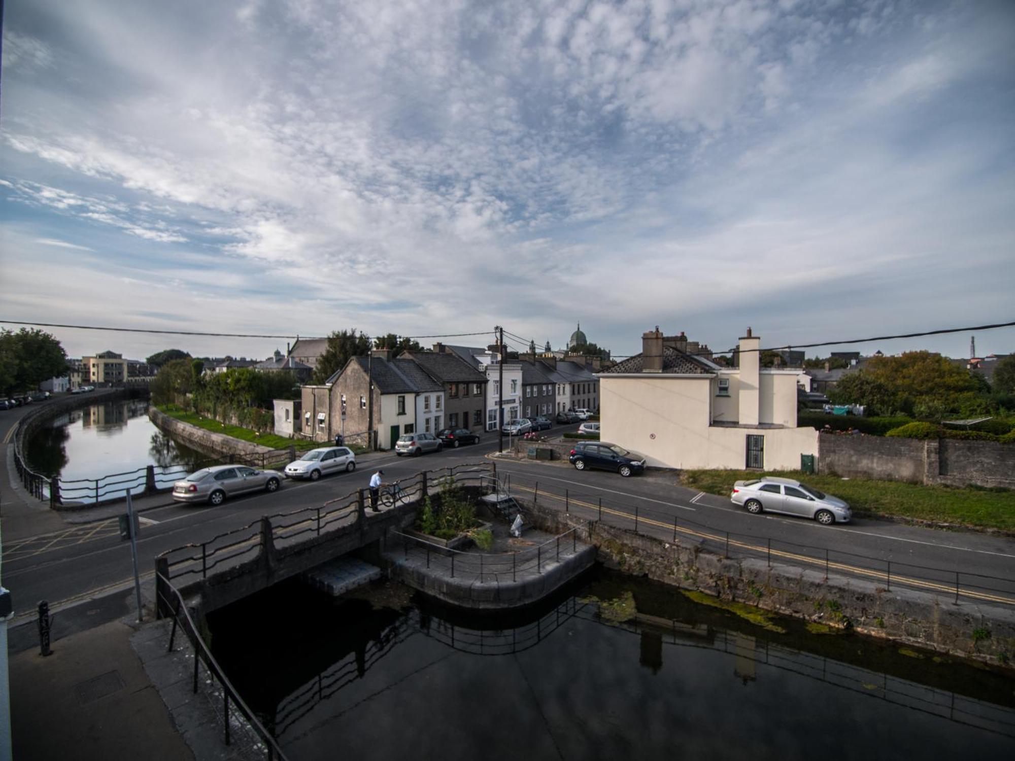 Donegan Court Aparthotel Galway Buitenkant foto