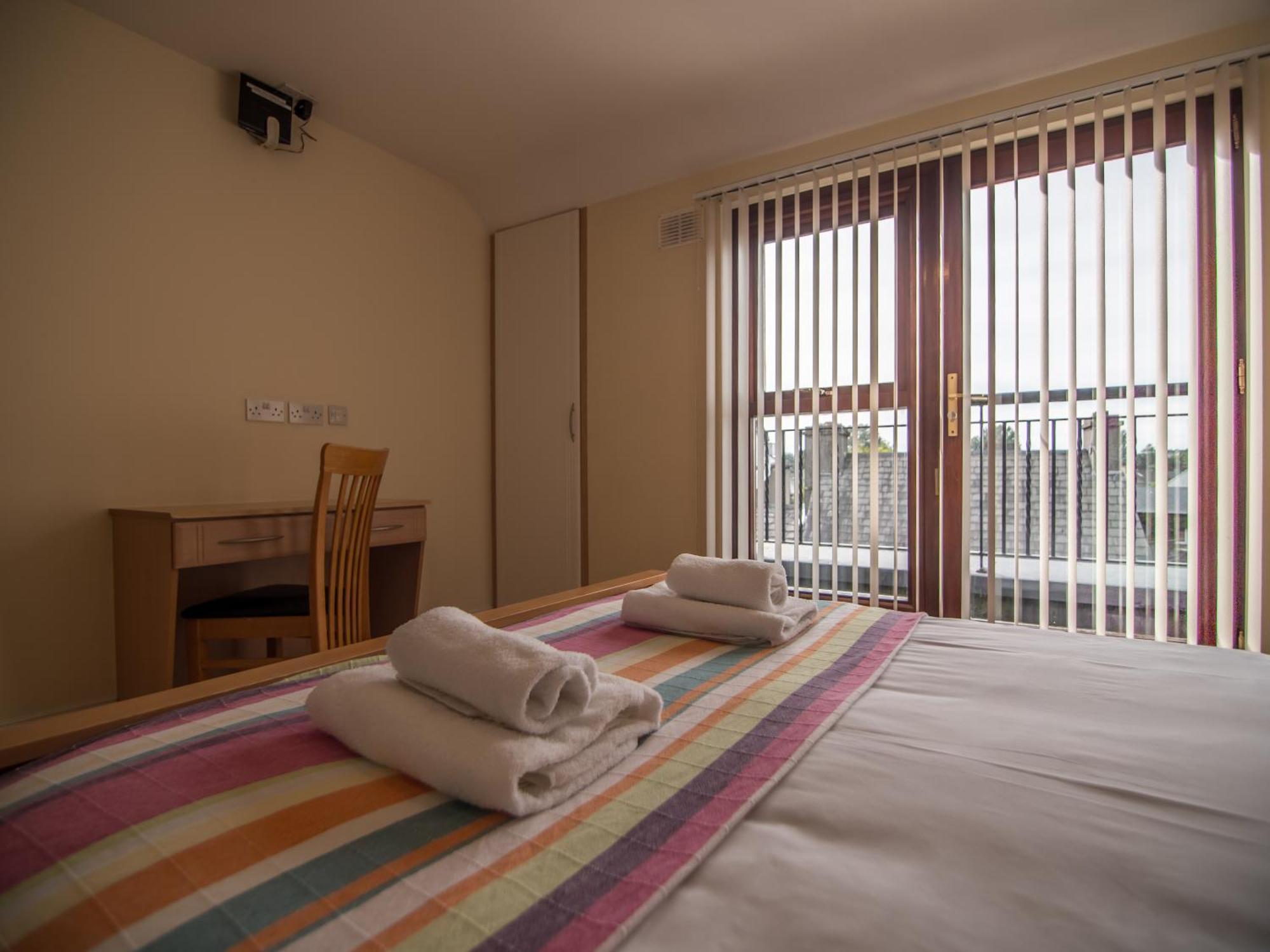 Donegan Court Aparthotel Galway Buitenkant foto