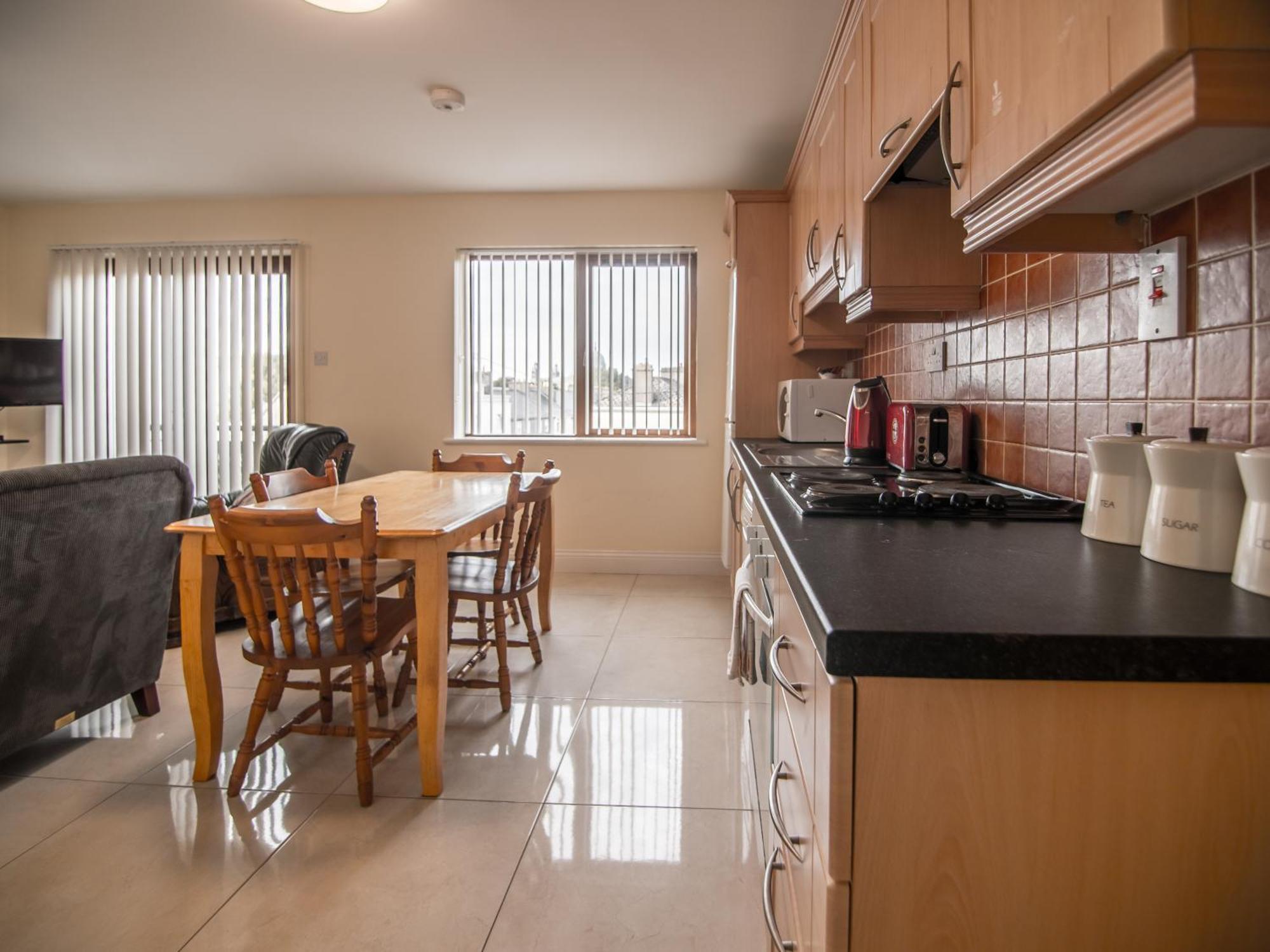 Donegan Court Aparthotel Galway Buitenkant foto