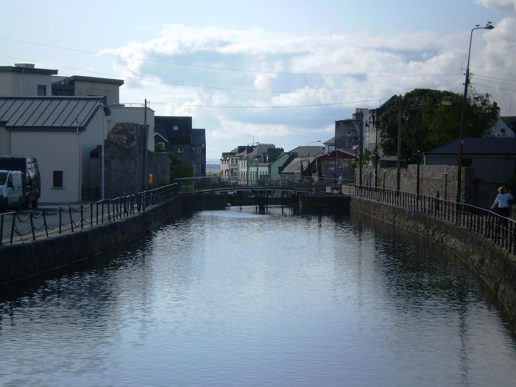 Donegan Court Aparthotel Galway Kamer foto