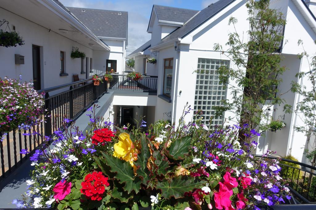 Donegan Court Aparthotel Galway Buitenkant foto