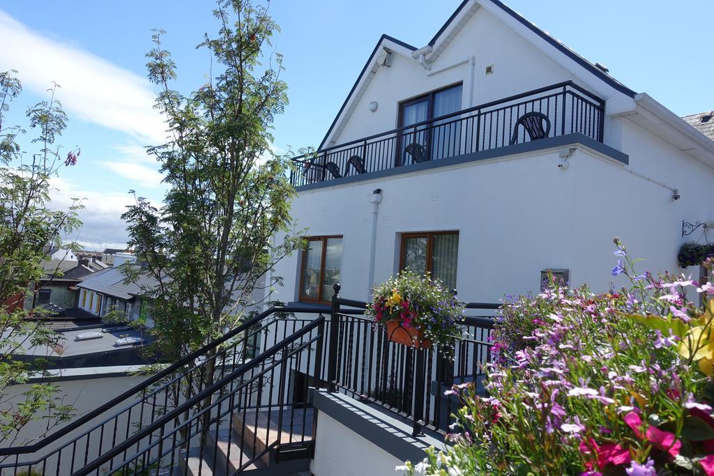 Donegan Court Aparthotel Galway Buitenkant foto