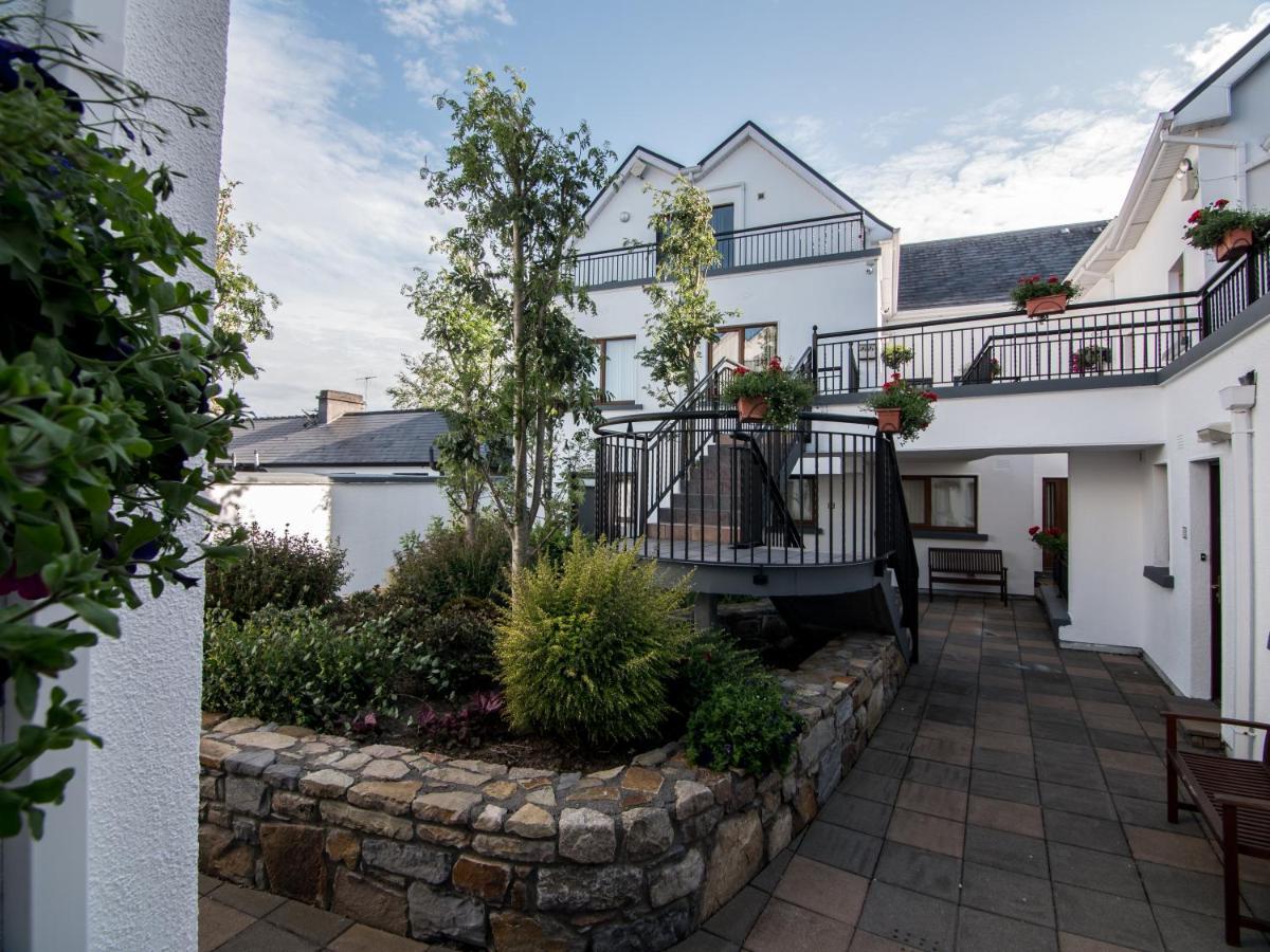 Donegan Court Aparthotel Galway Buitenkant foto